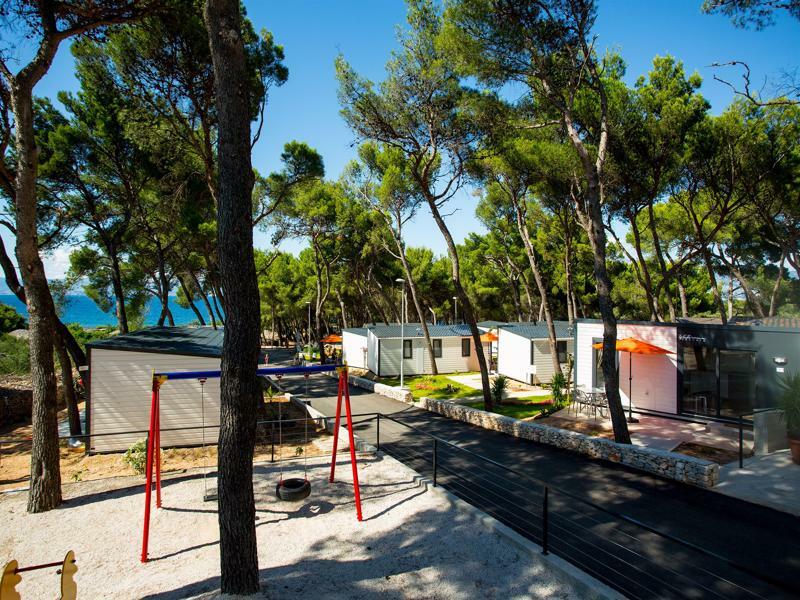Waterman Village 4*